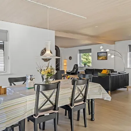 Σπίτι διακοπών Bjarka - 2-9km From The Sea By Interhome