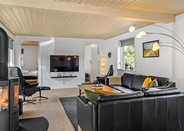 Bjarka - 2-9km From The Sea By Interhome Feriehus *