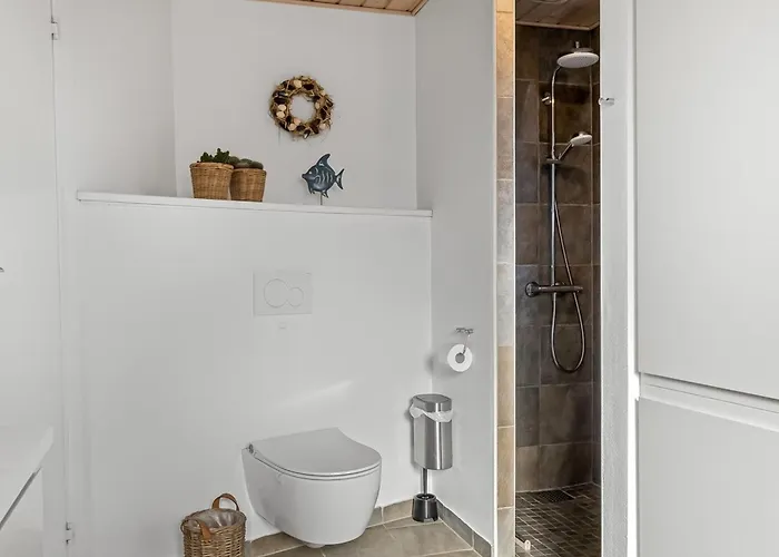 Bjarka - 2-9km From The Sea By Interhome Feriehus